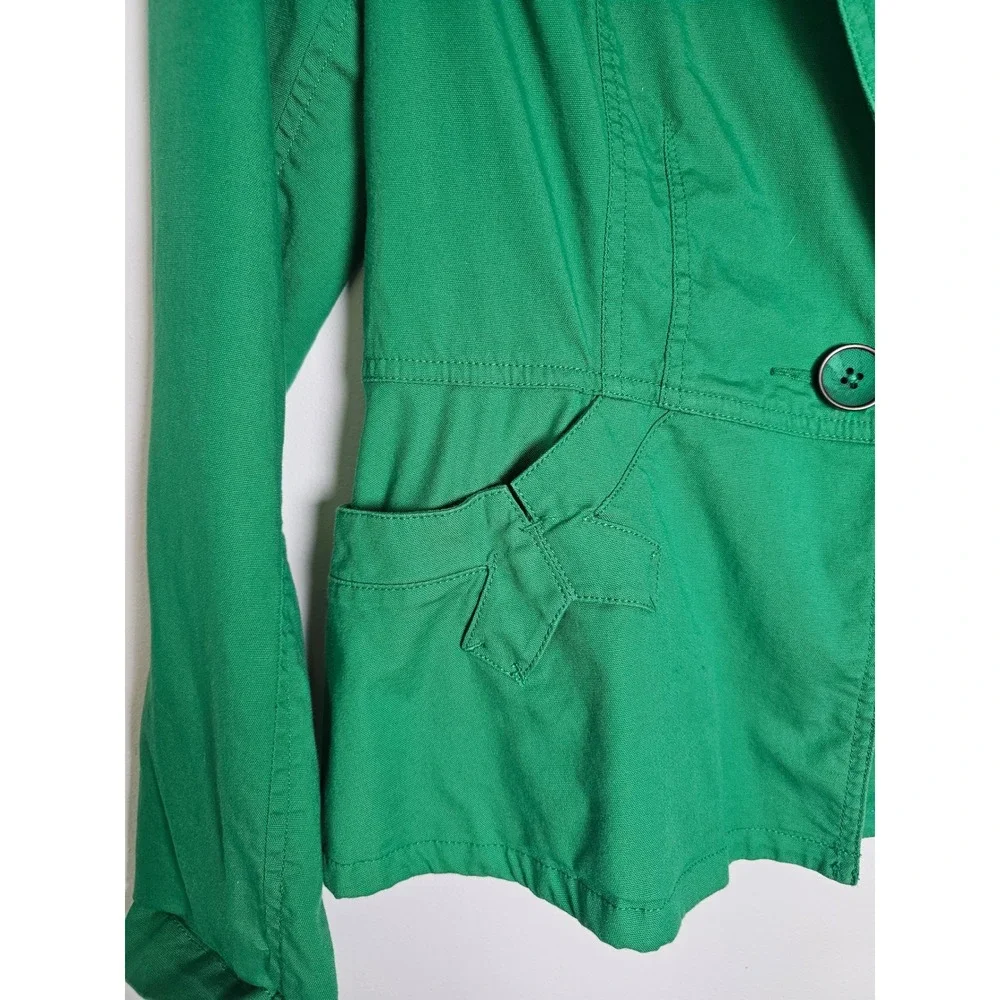 CAbi radiate confidence